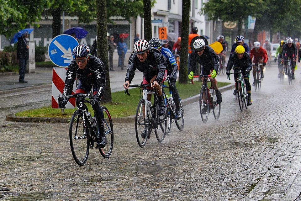 Qué ropa llevo para practicar ciclismo durante el otoño lluvioso